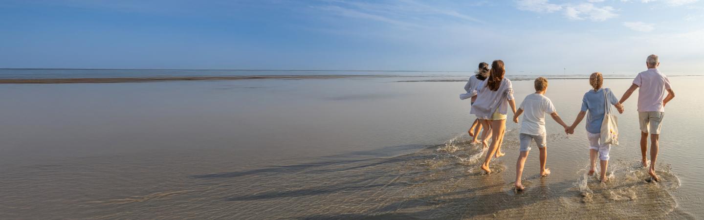 familie_rennt_am_strand